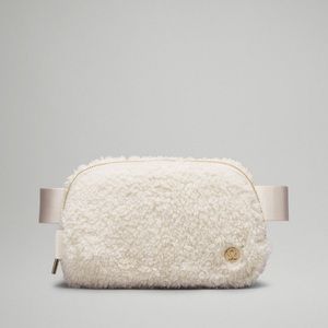 Lululemon Everywhere Fleece Belt Bag 1L